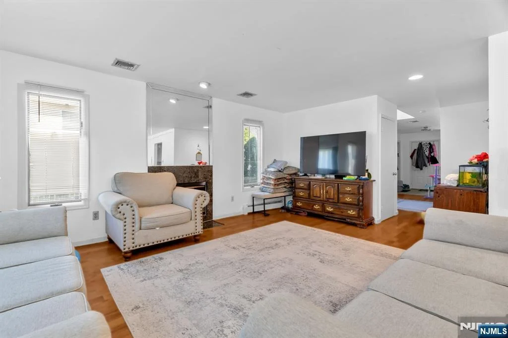 Photo of 266 Garibaldi