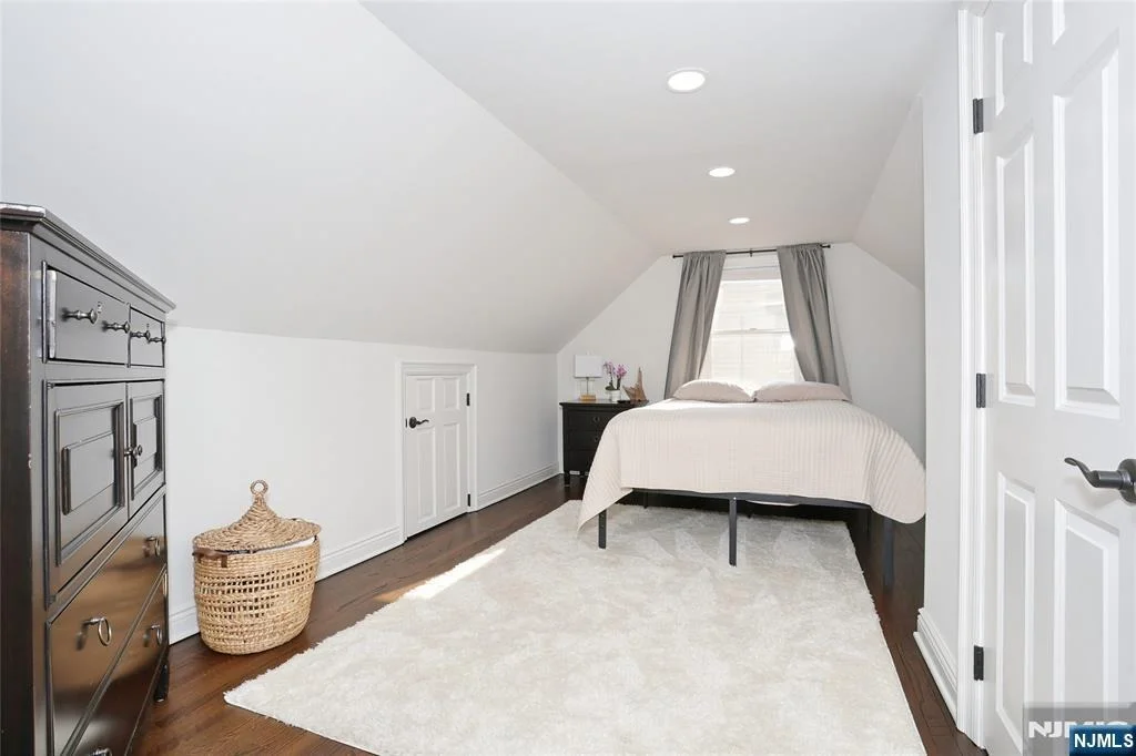 Photo of 34 Charles