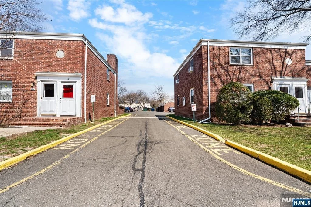 Photo of 418 Esplanade