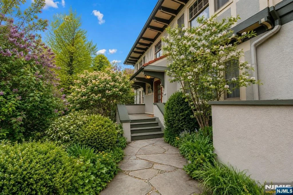 Photo of 384 Anderson