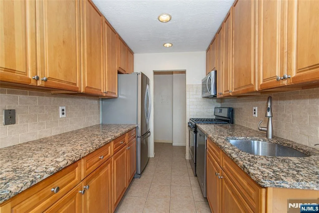 Photo of 355 River