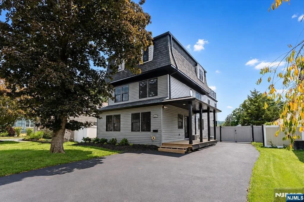 Photo of 1074 Colfax