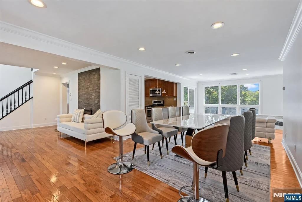 Photo of 64 Spring Valley