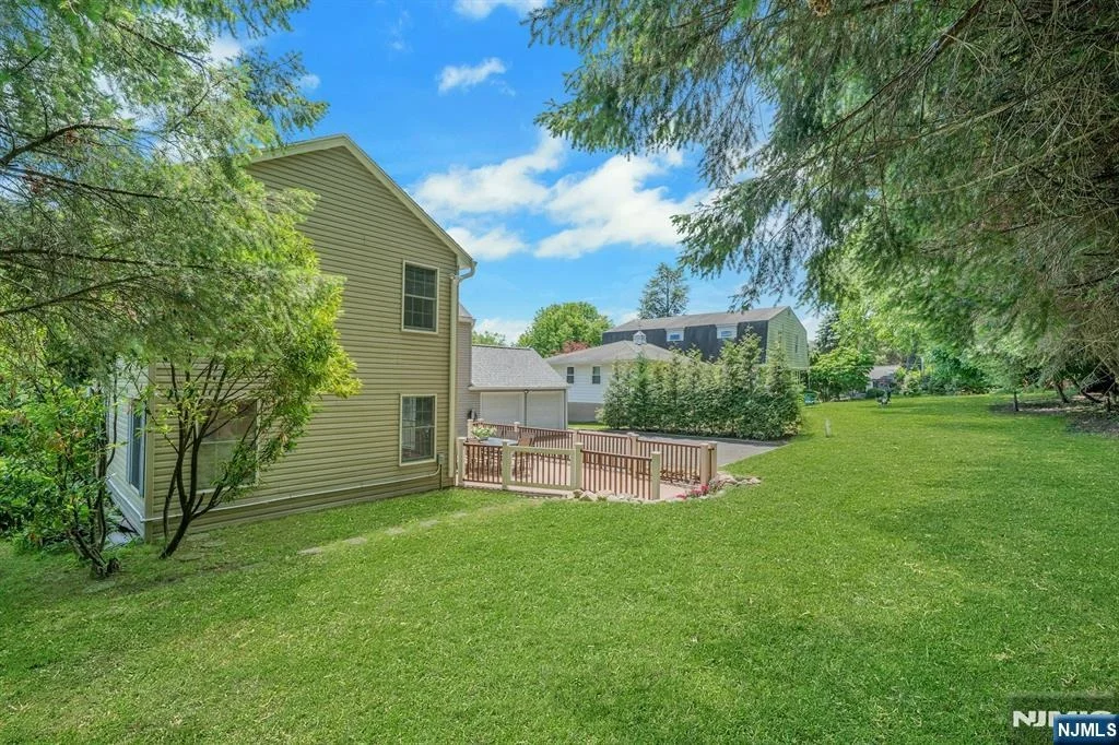 Photo of 140 Boulevard