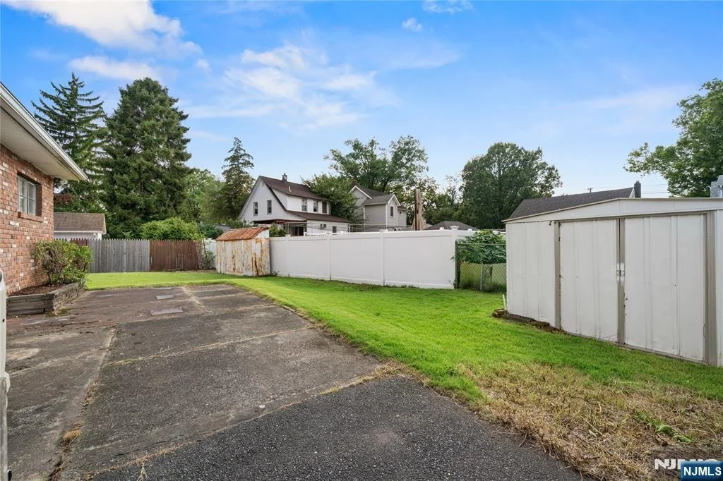 Photo of 498 Riverside