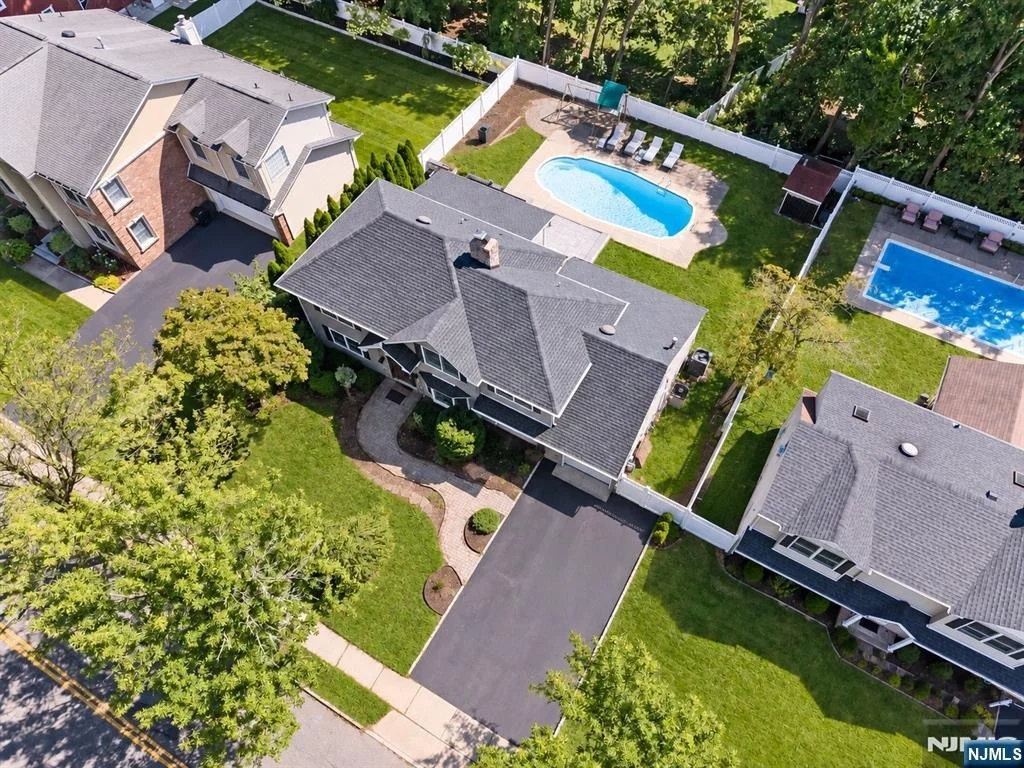 Photo of 64 Spring Valley
