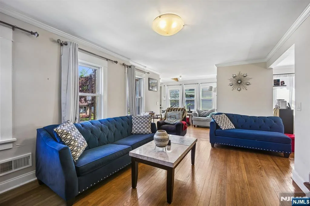 Photo of 1494 Endicott