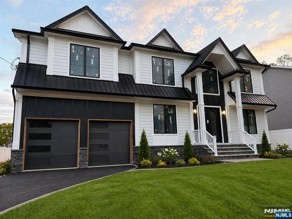 Photo of 166 Victoria