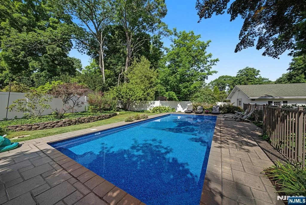 Photo of 16 Weir