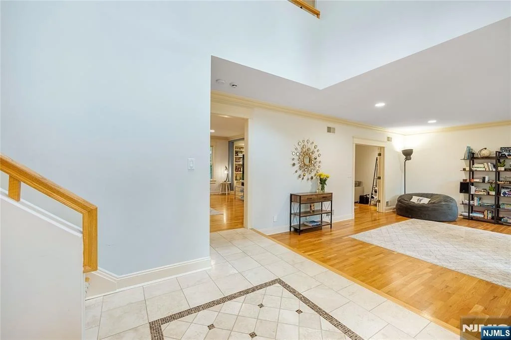 Photo of 41 Downey