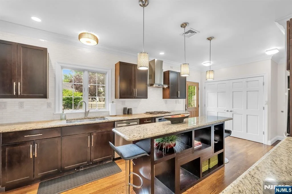 Photo of 1025 Maple