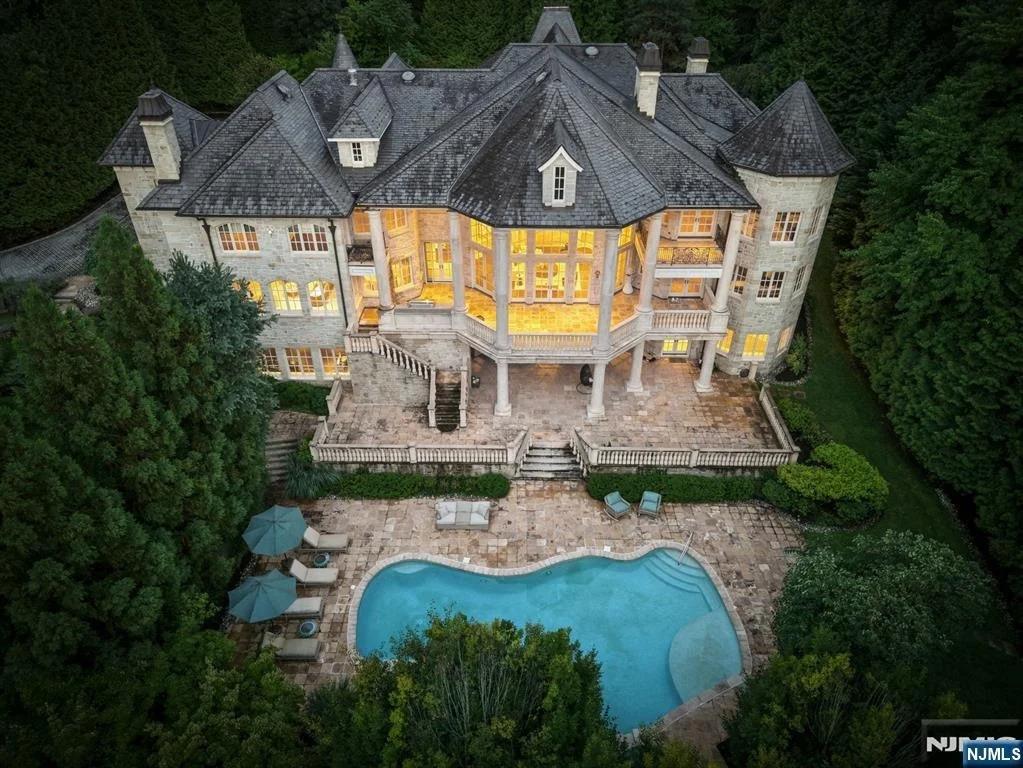 Photo of 7 Buckingham