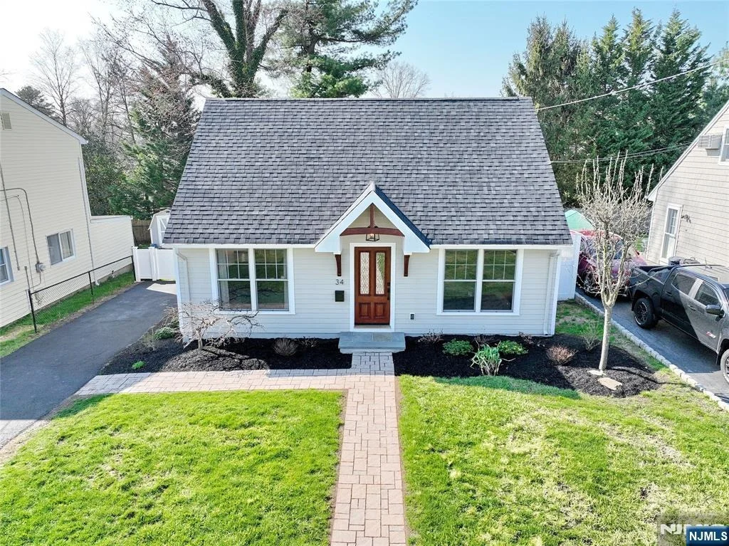 Photo of 34 Charles