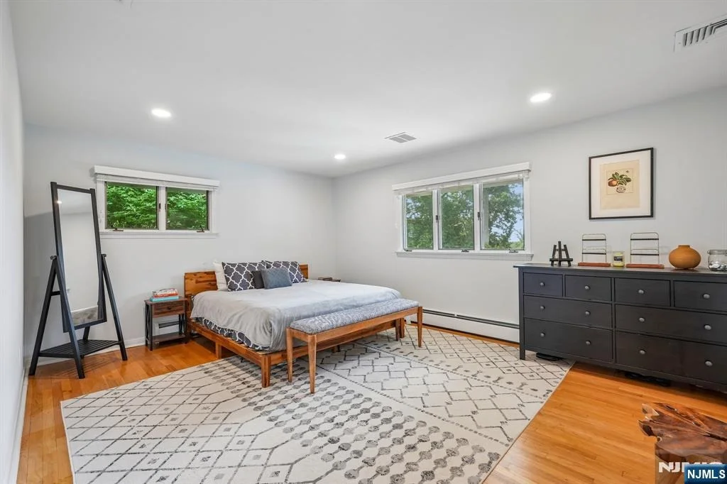 Photo of 31 Surrey