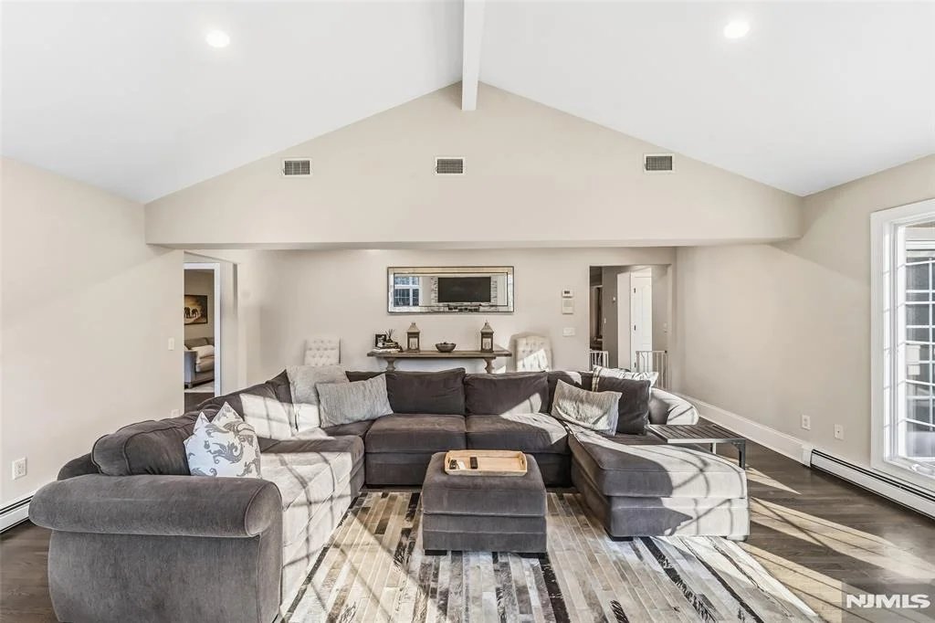 Photo of 27 Pine Hill