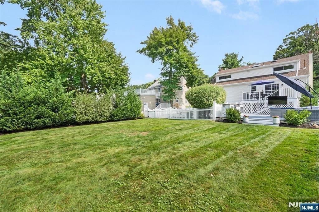 Photo of 33 Beverly