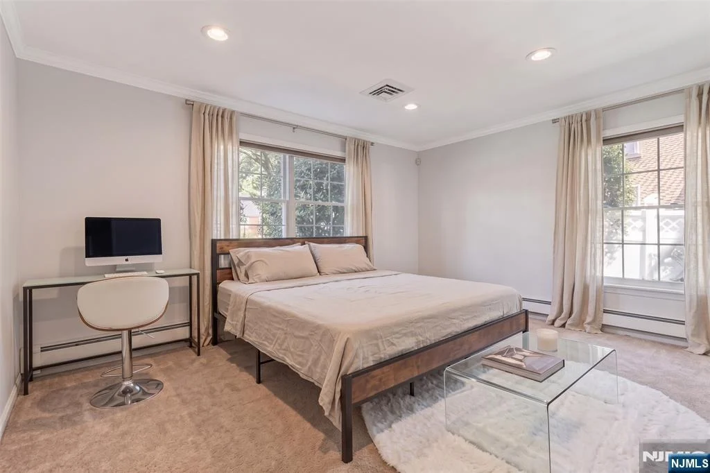 Photo of 64 Spring Valley