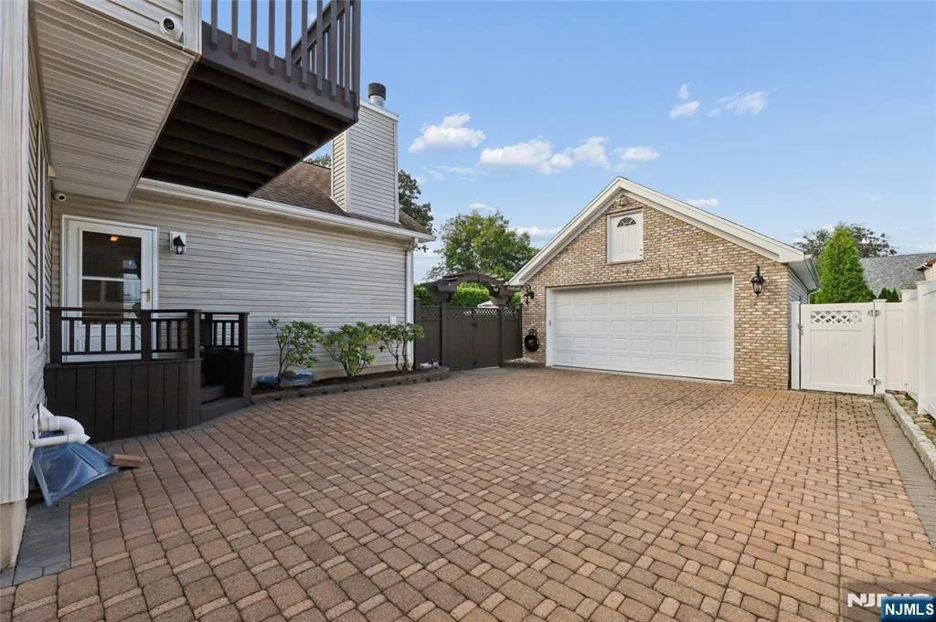 Photo of 599 Oak