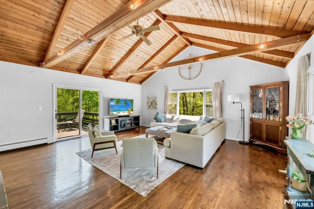 Photo of 558 W Saddle River