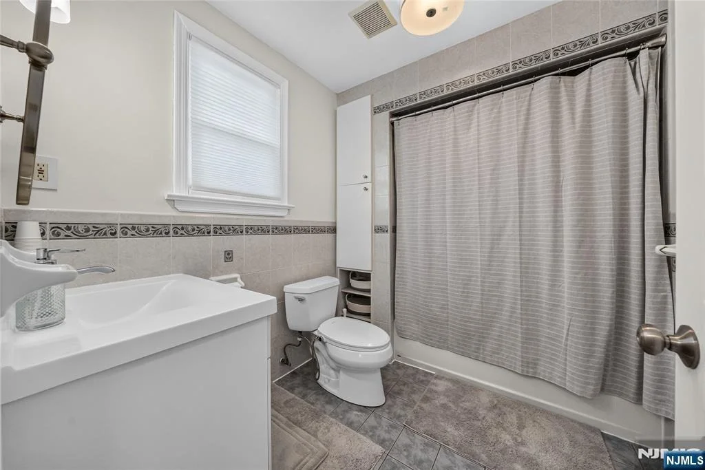 Photo of 129 Demarest