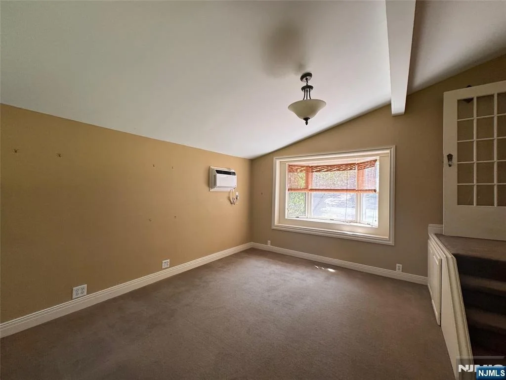 Photo of 25 Maple