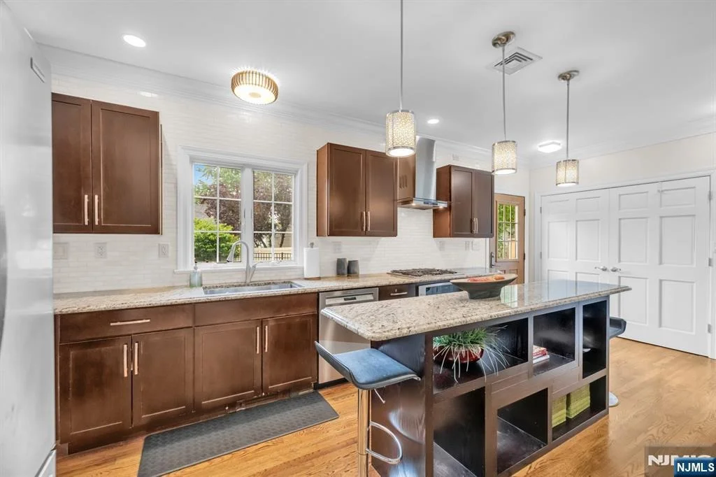 Photo of 1025 Maple