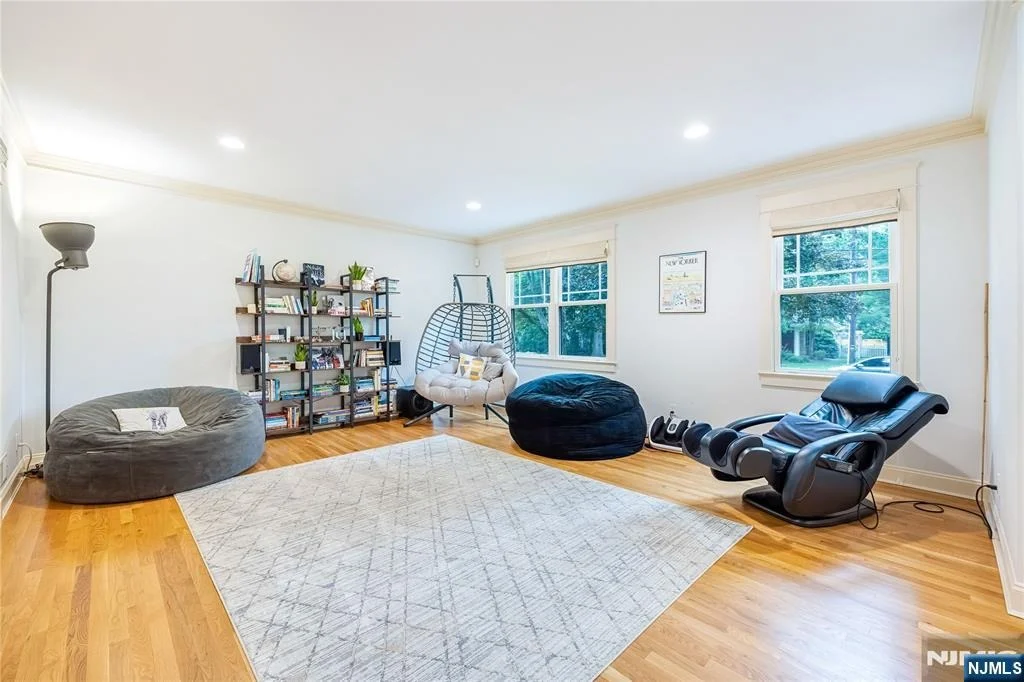 Photo of 41 Downey
