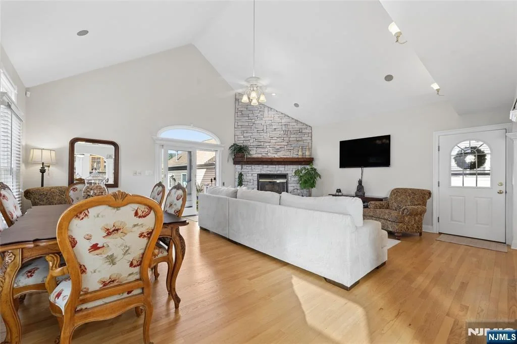 Photo of 599 Oak