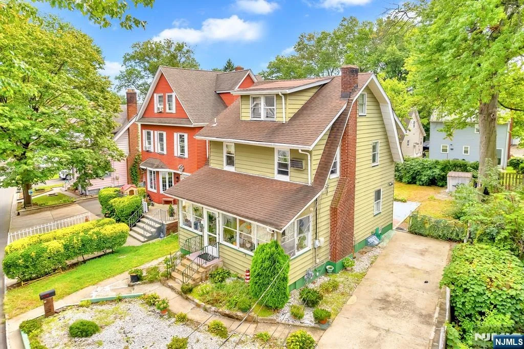 Photo of 9 Halcyon