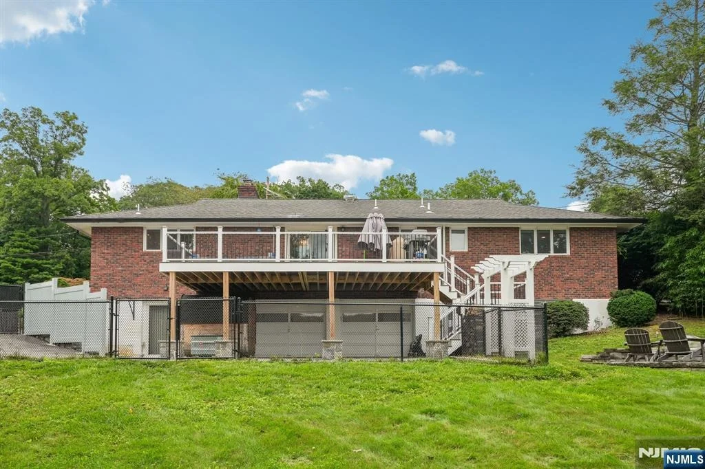 Photo of 31 Surrey