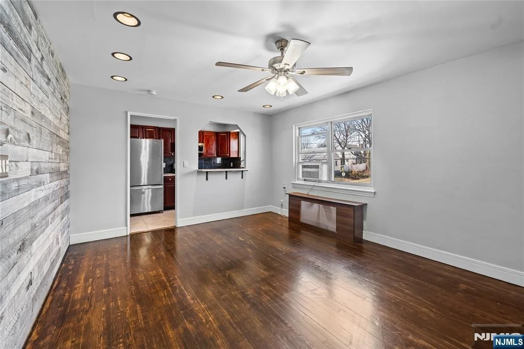 Photo of 418 Esplanade