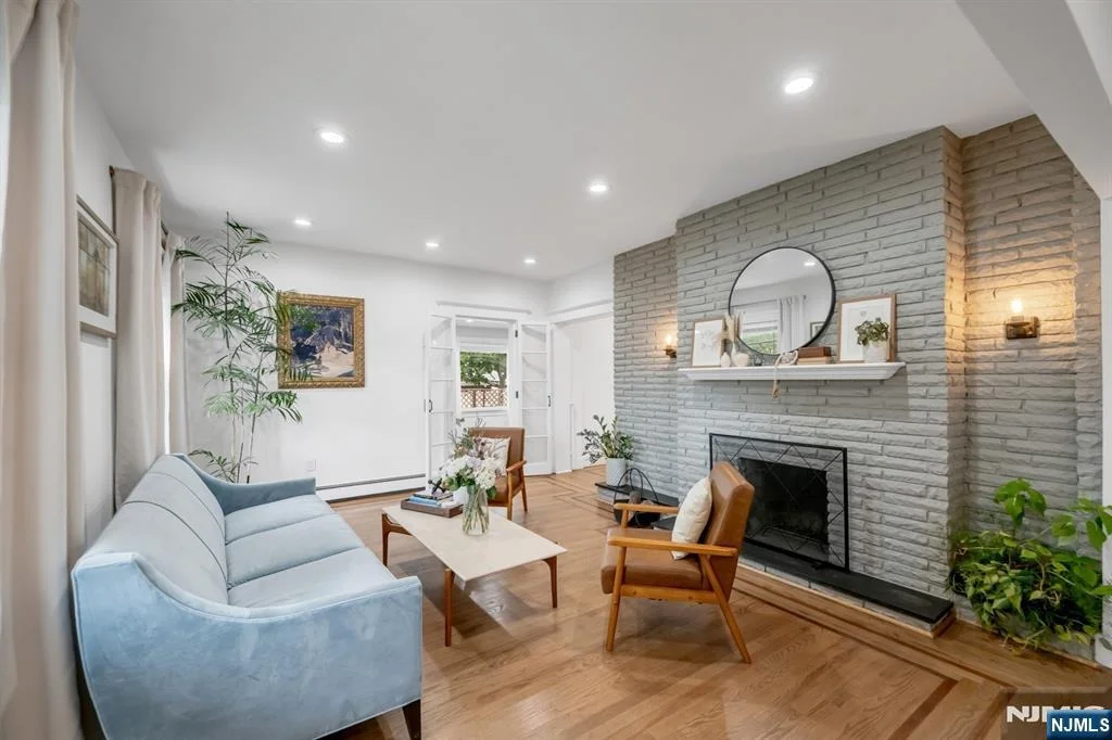 Photo of 49 Walnut