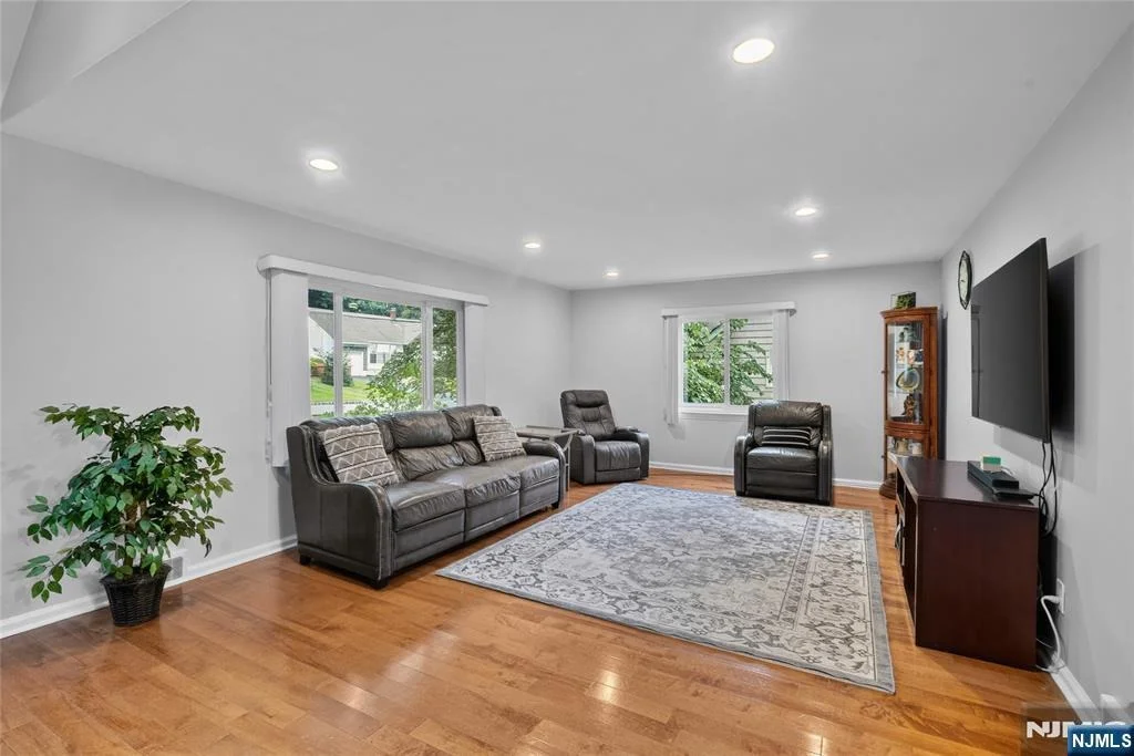 Photo of 8 Oak Crest