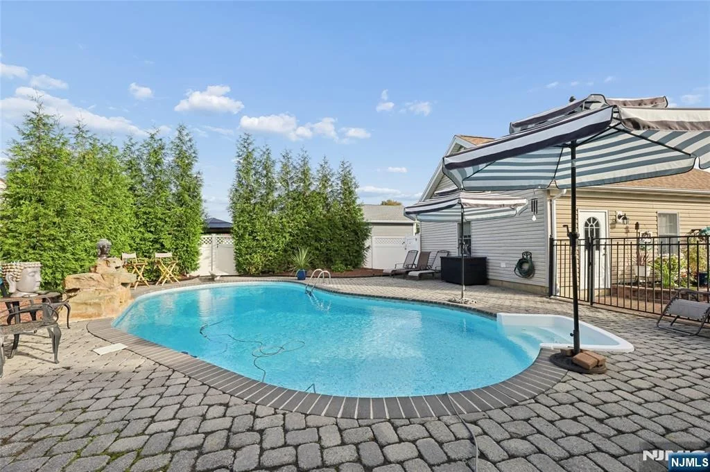 Photo of 599 Oak