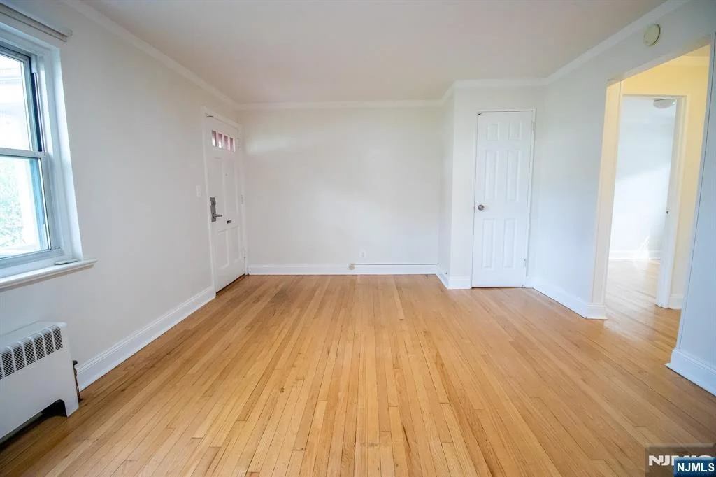 Photo of 370 Esplanade