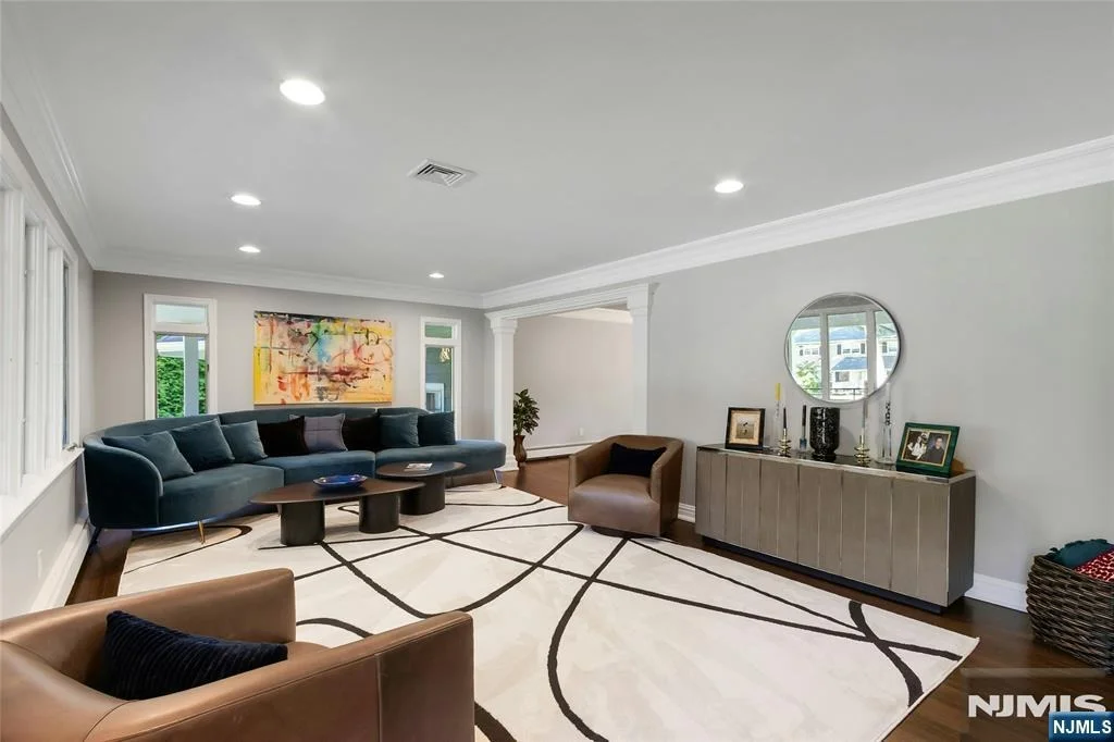 Photo of 545 Miller