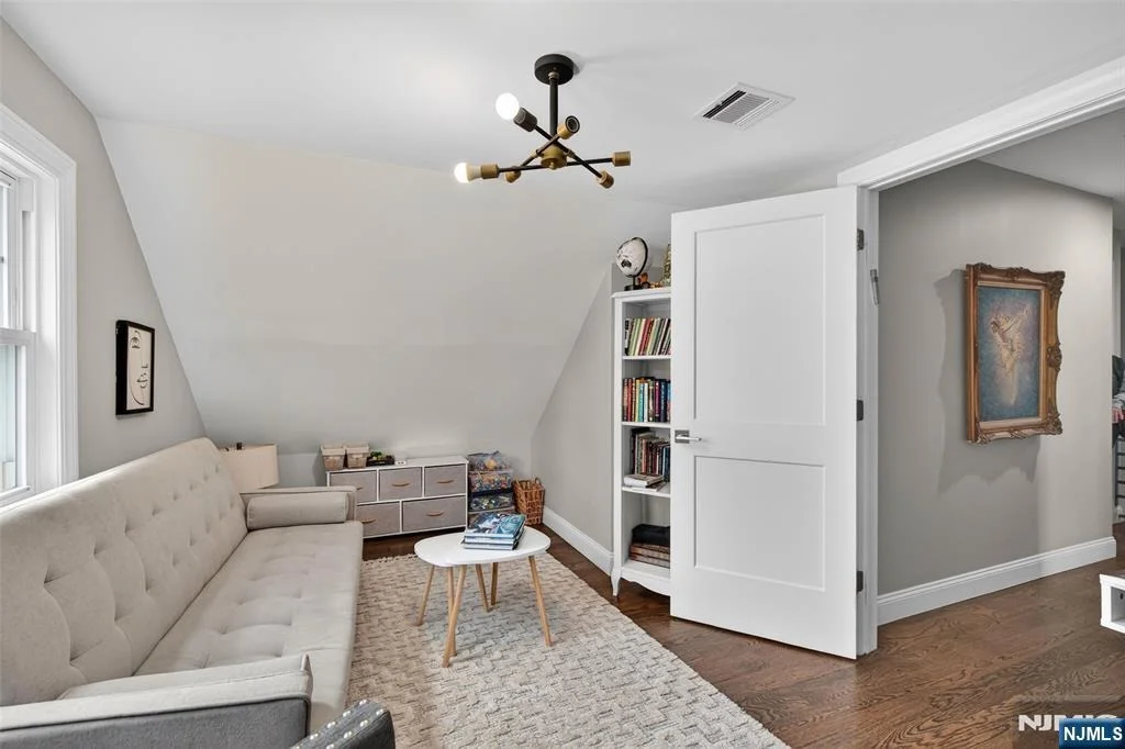 Photo of 577 Grenville