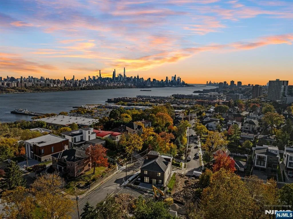 Photo of 61 Edgewater
