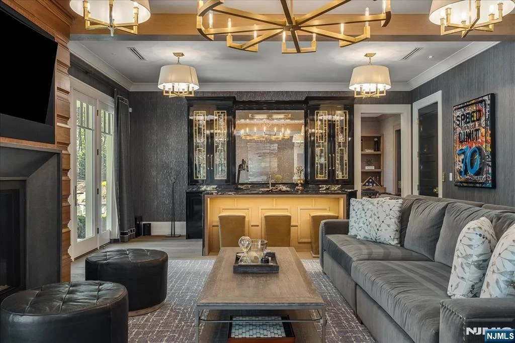 Photo of 555 Miller