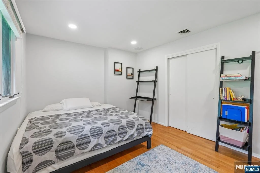 Photo of 31 Surrey