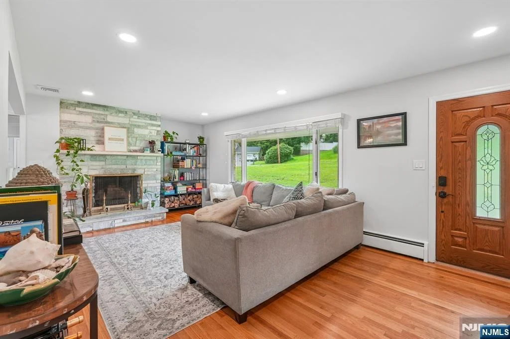 Photo of 31 Surrey