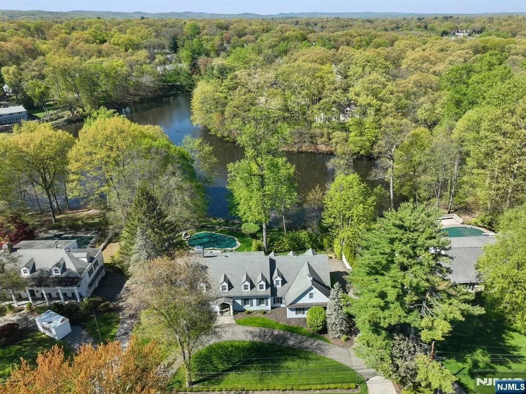 Photo of 372 Lakeview