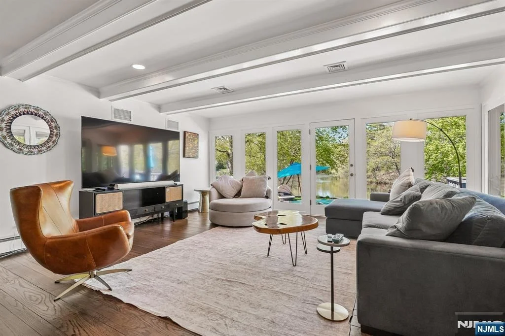 Photo of 372 Lakeview
