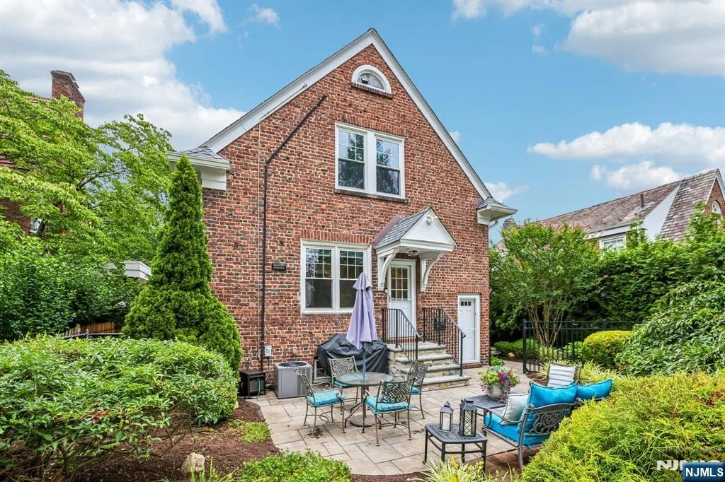 Photo of 293 Euclid