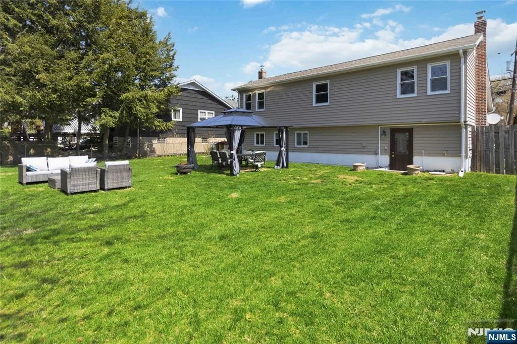 Photo of 345 Saddle River