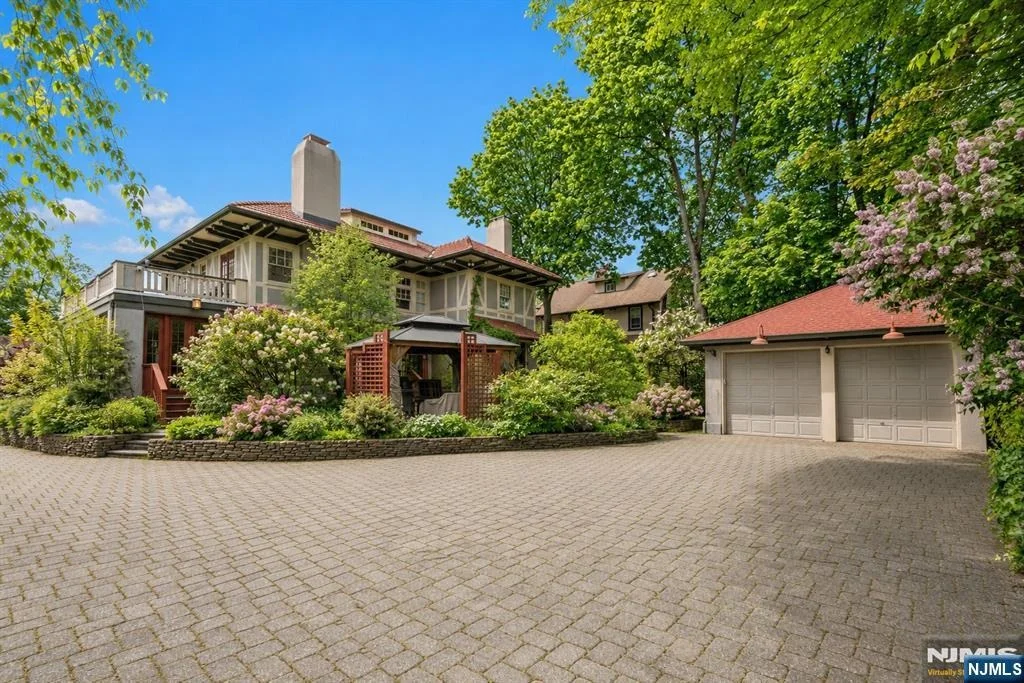 Photo of 384 Anderson