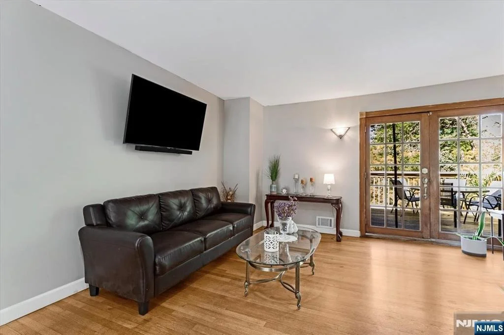 Photo of 26 Meslar