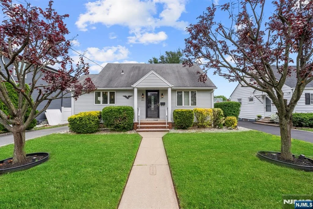 Photo of 101 Maple Hill
