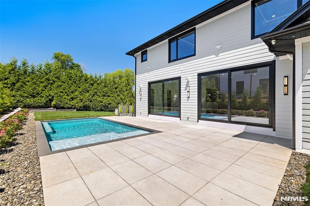 Photo of 302 Pine