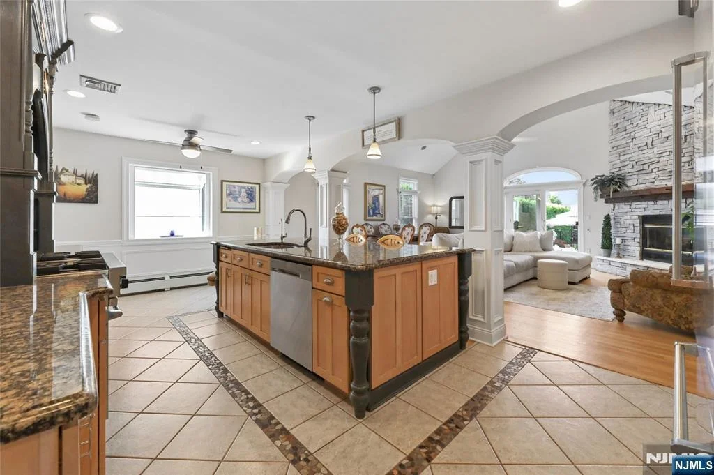 Photo of 599 Oak